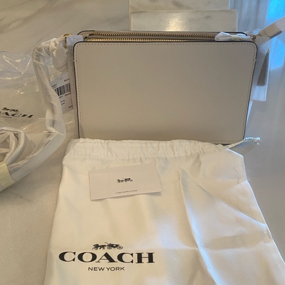 Coach signature Chain Bag NWT Full inclusion. - Picture 3 of 8